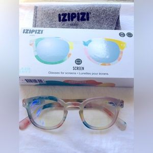 Izipizi Flash Lights screen used